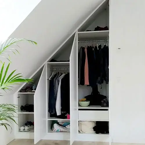 Indbygget Skab under skråloft