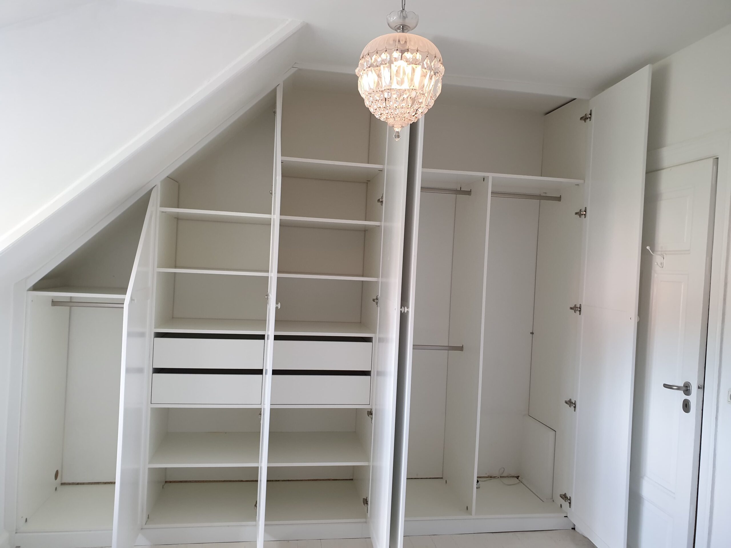 Indbygget Skab under skråloft