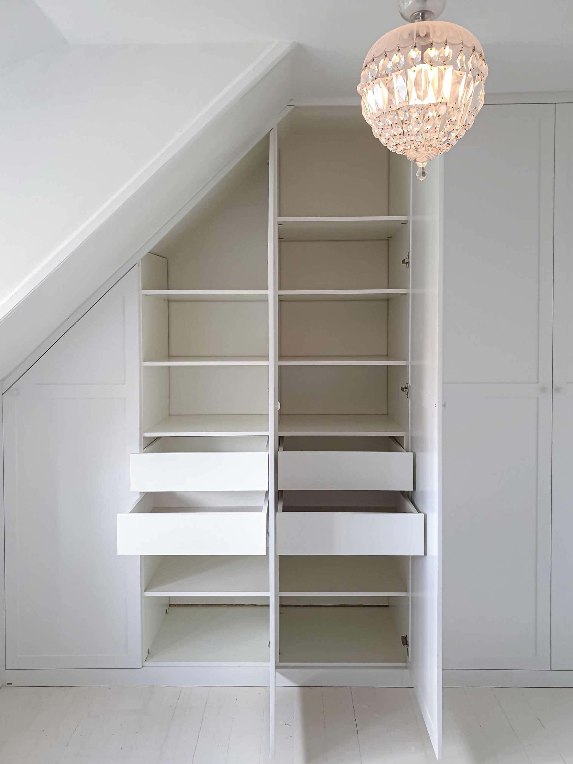 Indbygget Skab under skråloft