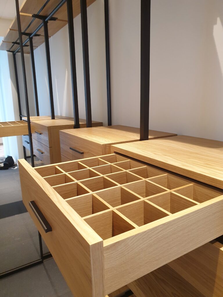 Walk In med aluminium sojler fra Raumplus