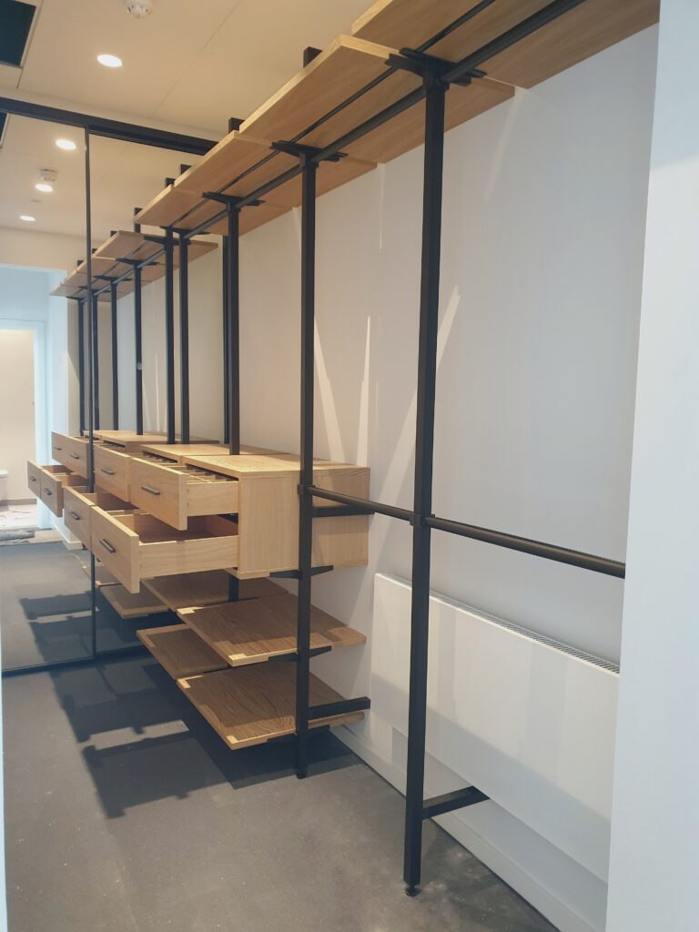 Walk In med aluminium sojler fra Raumplus