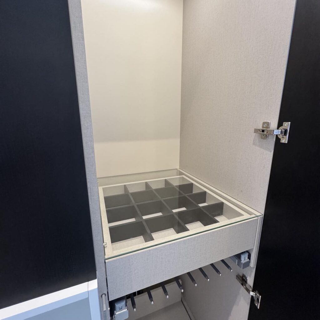 Skab bed finere låger