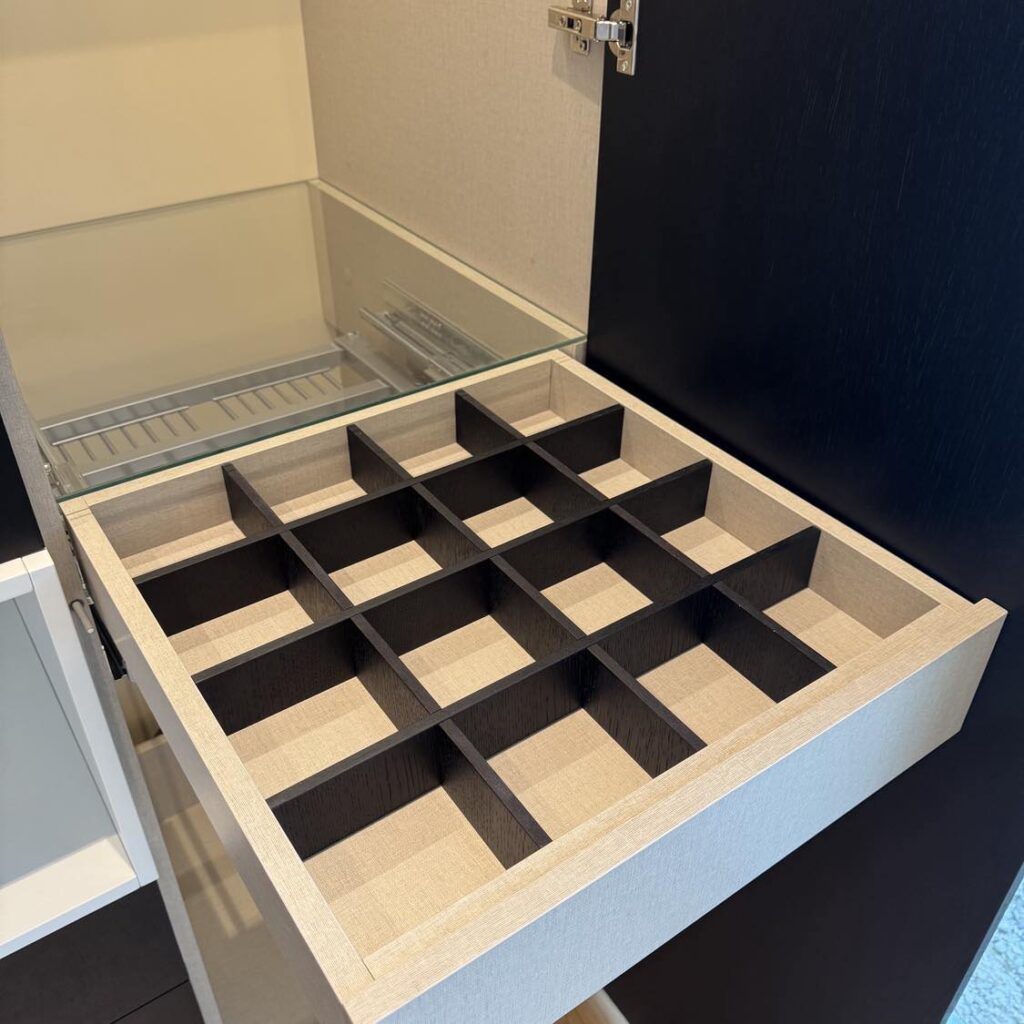 Skab bed finere låger