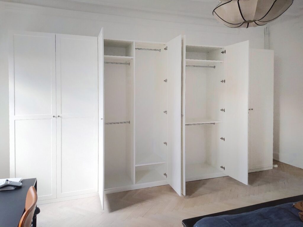 Skab med hængslede MDF låger låger