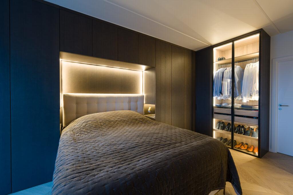 Skab bed finere låger