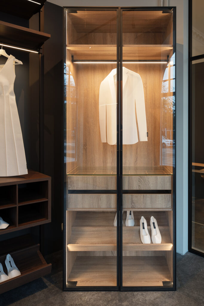 Walk In garderobe med aluminium sojler Raumplus
