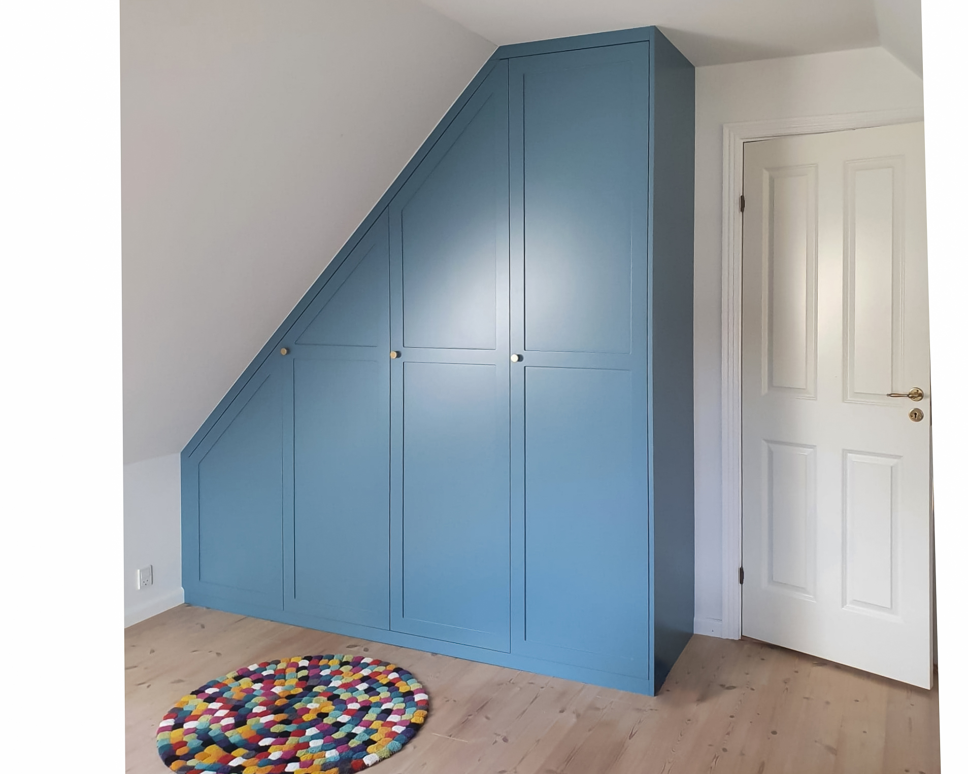 Indbygget Skab undeer skråloft