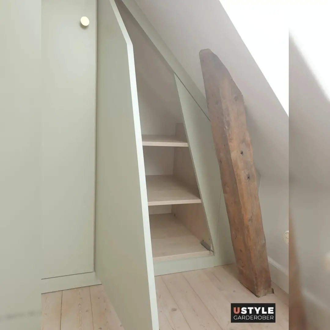 Indbygget Skab under skråloft