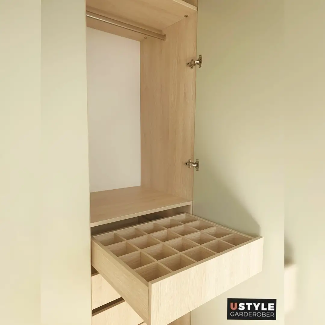 Indbygget Skab under skråloft